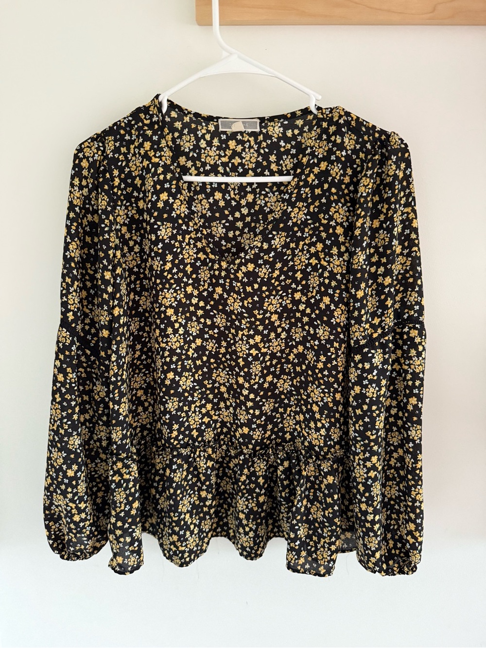 Pleione black ditsy floral peplum blouse Size Small